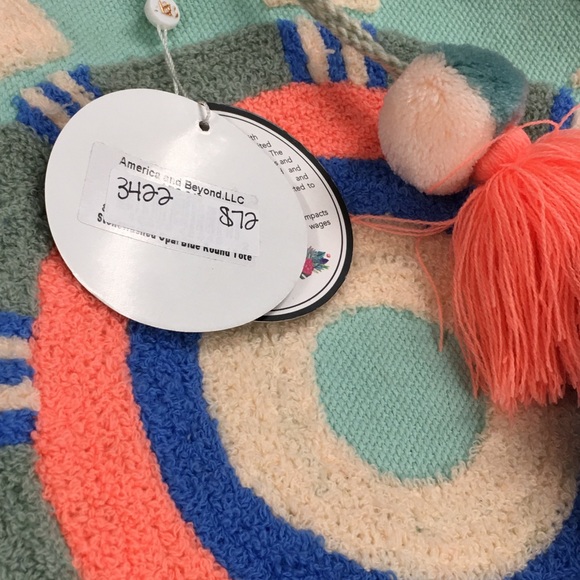 America and Beyond • round purse/ Lrg tassel - Picture 7 of 8